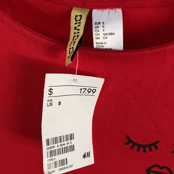 🌷. NWT H&M divided red tee dress red lips eye lashes - Picture 3 of 5